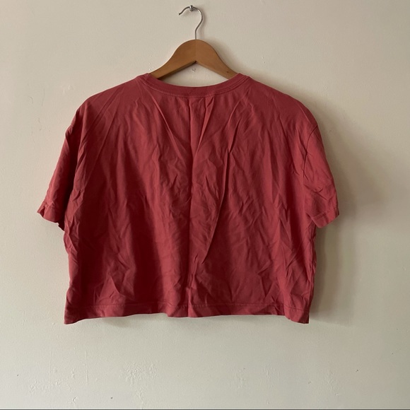 Nike pink short sleeve workout shirt crop top - Picture 4 of 4